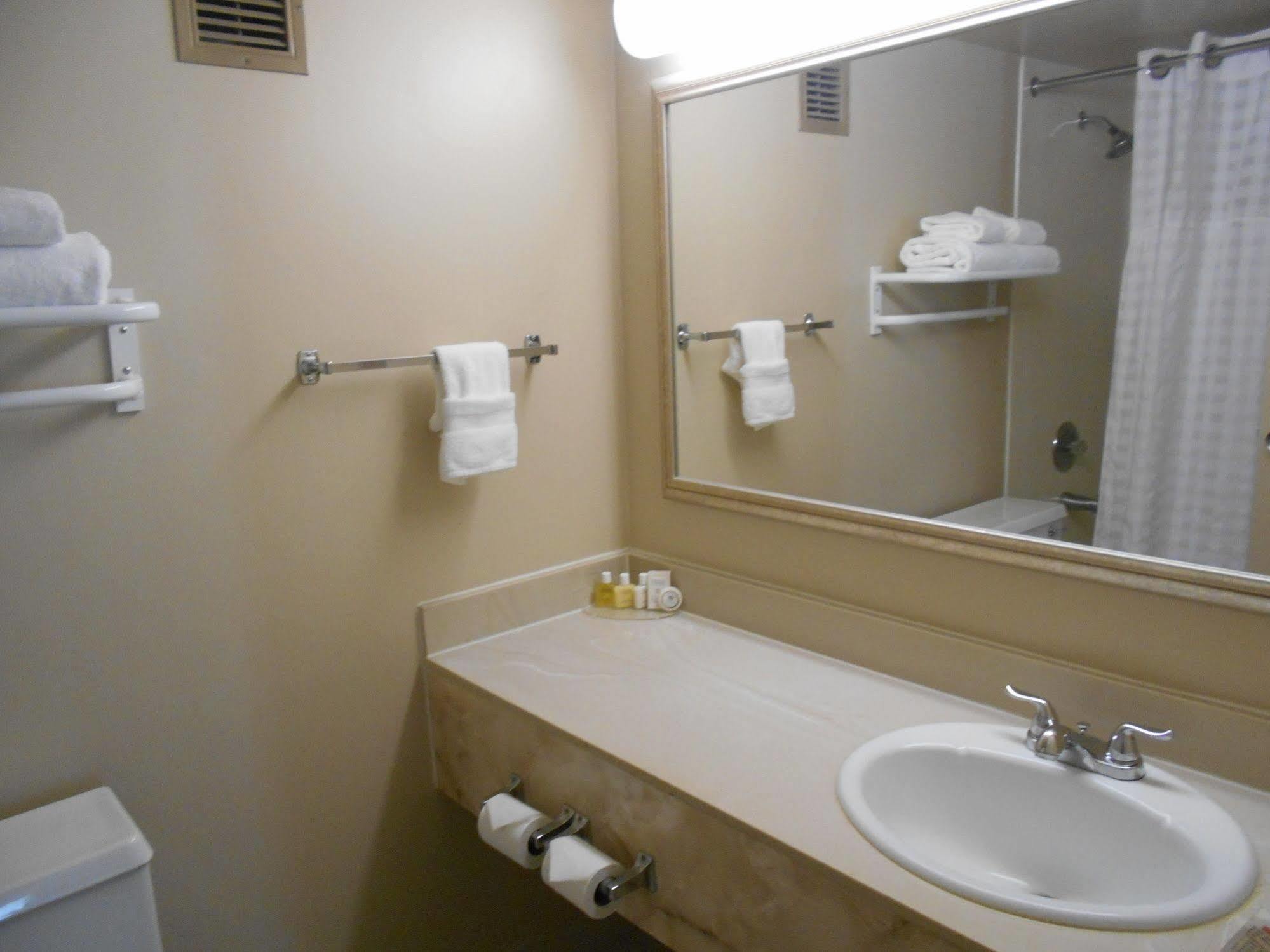 Red Lion Inn & Suites Olympia, Governor Hotel Экстерьер фото